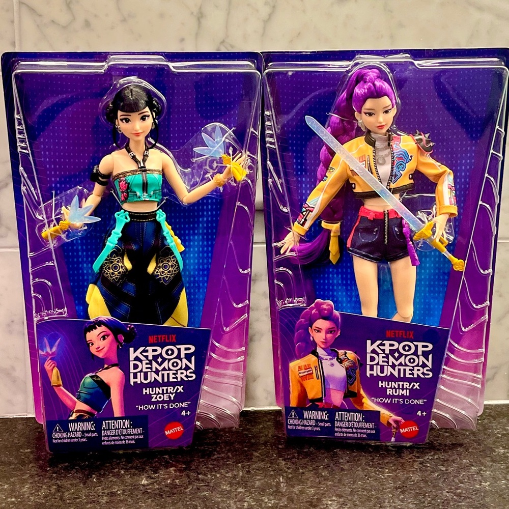 ZOEY & RUMI KPop Demon Hunters HUNTR/X Fashion Dolls by Mattel NIB